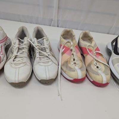 Size 9 Women's Nike Golf Shoes