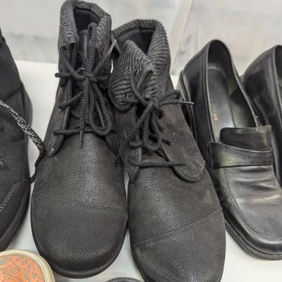 Women's Size 9 Wide/Medium Shoes