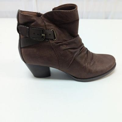 Size 9 Women's Bare Traps Shoes