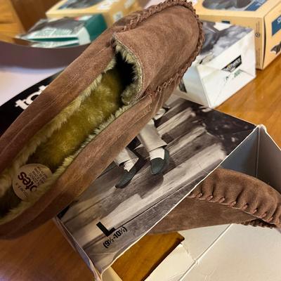 Vint. & Contemp. Mens Accessories Lot - Hats, Belts, Slippers etc.
