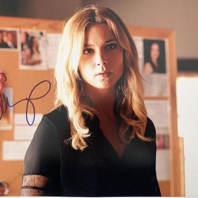 Emily VanCamp signed photo