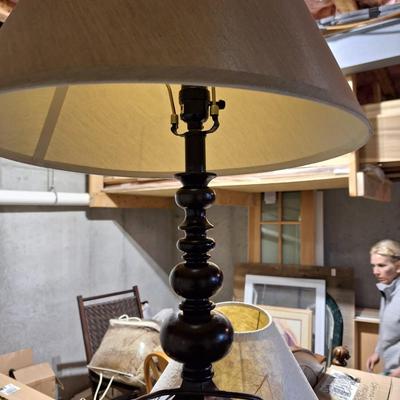 Wooden base lamp