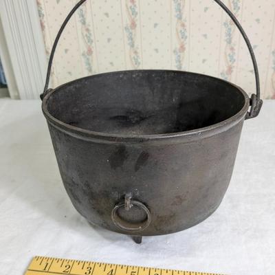 Wagner Ware No 8 Cast Iron Bean Pot & Bail 3 Footed