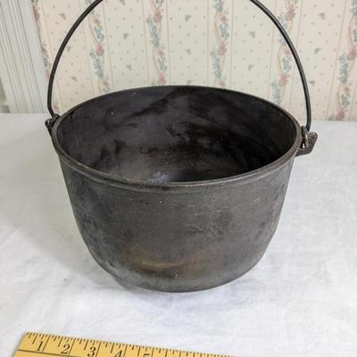 Wagner Ware No 8 Cast Iron Bean Pot & Bail 3 Footed