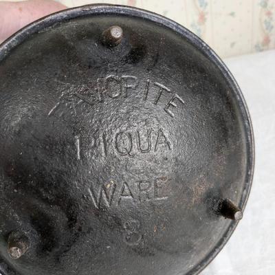Wagner Ware No 8 Cast Iron Bean Pot & Bail 3 Footed