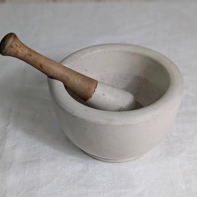 Vintage T.P. Co Mortar and Pestle 8"