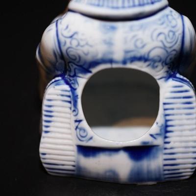 GROUPING OF THREE GERMAN BLUE & WHITE PORCELAIN FIGURES. TW0 LIQUOR FLASKS , ONE MATCH KEEP