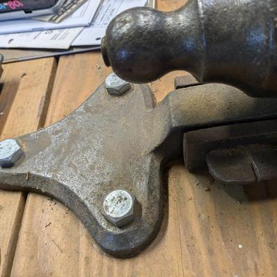 Antique 1912 Blacksmith Leg Box 50# Vise