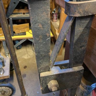 Antique 1912 Blacksmith Leg Box 50# Vise