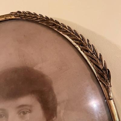 Lot 5 Antique Framed Portraits Photographs