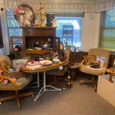 Lot 1: Kitchen Dining Area Selection