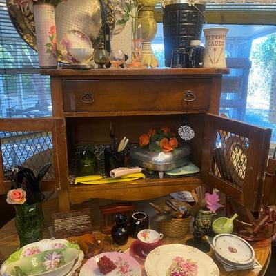 Lot 1: Kitchen Dining Area Selection