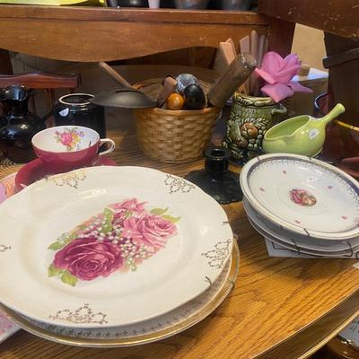 Lot 1: Kitchen Dining Area Selection