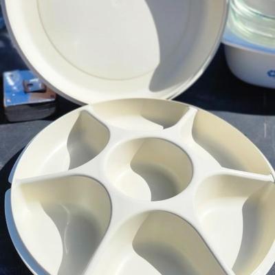 Household kitchen lot including the old Curiosity Shop plates and Corning Ware
