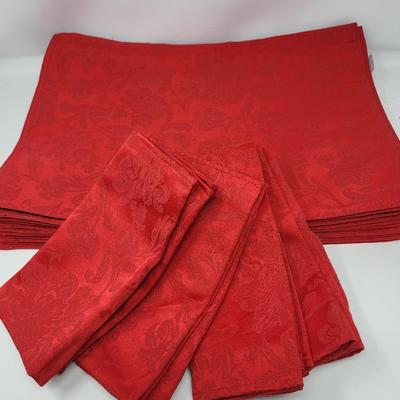 Holiday Table Linen & Placemats