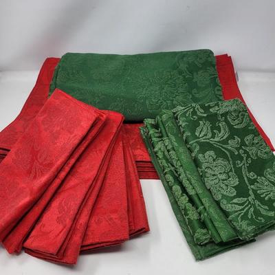 Holiday Table Linen & Placemats