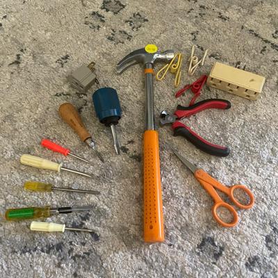 Small tool assortment with hammer