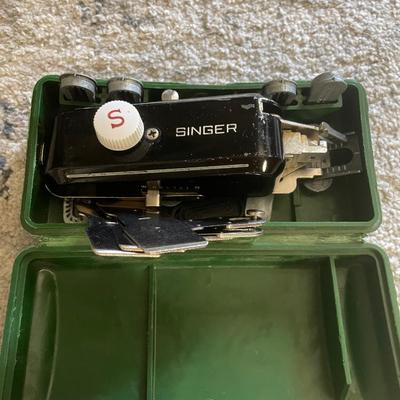 Buttonholes attachment-Singer