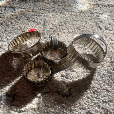 4 round corrugated cookie cutters