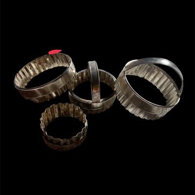 4 round corrugated cookie cutters