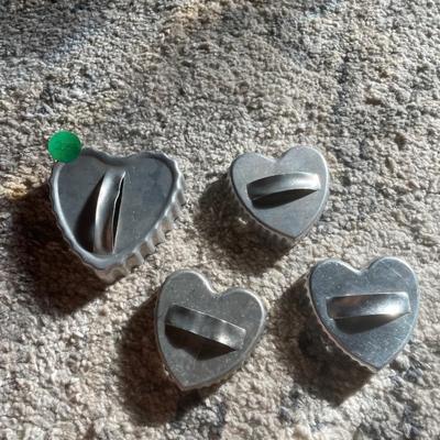 4 corrugated heart cookie cutters