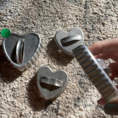 4 corrugated heart cookie cutters