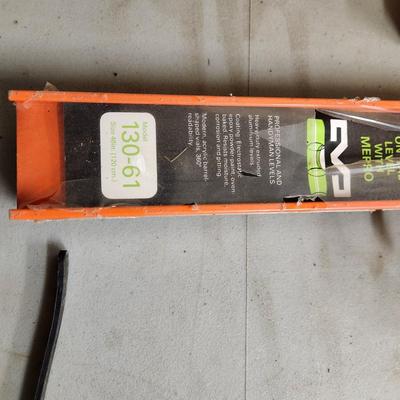 Lot with 3 Levels and 15ft Retract O Matic Work Light