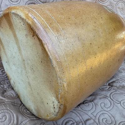 Very nice 2 Gallon Jug / Crock
