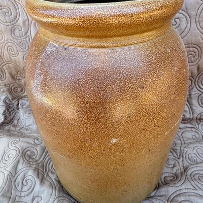 Very nice 2 Gallon Jug / Crock