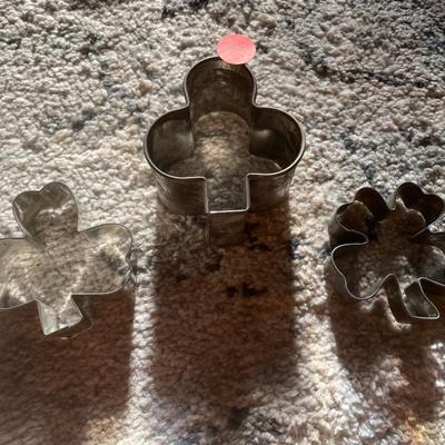 Aluminum cookie cutter-shamrocks