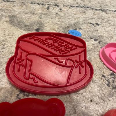 Valentine’s Day plastic cookie cutters