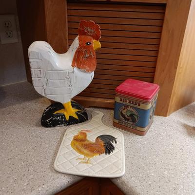 WOODEN ROOSTER, CERAMIC CUTTING BOARD AND A TIN