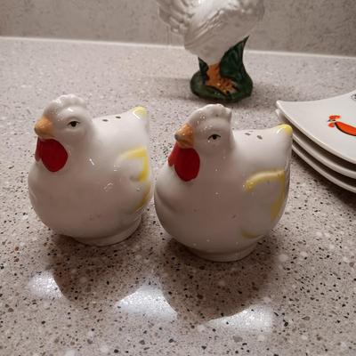 CERAMIC DECORATIVE ROOSTERS, TEA BAG PLATES AND SALT/PEPPER SHAKERS