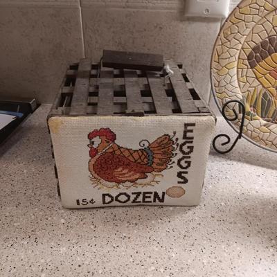 AN ASSORTMENT OF DECORATIVE ROOSTERS