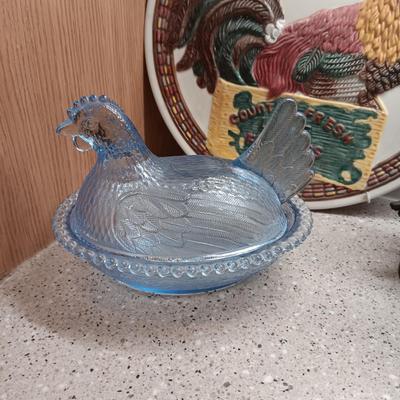 LIGHT BLUE GLASS HEN ON NEST, PLATES AND FREESTANDING ROOSTER