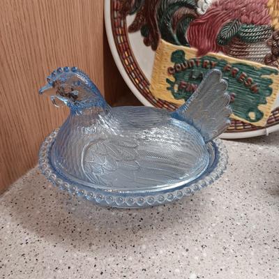 LIGHT BLUE GLASS HEN ON NEST, PLATES AND FREESTANDING ROOSTER