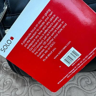 Black Leather Case w/ Strap by Solo