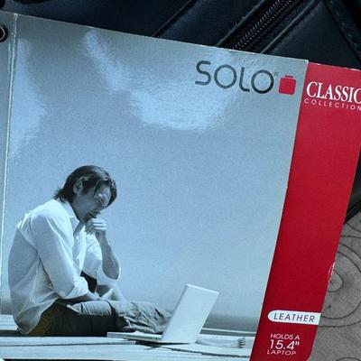 Black Leather Case w/ Strap by Solo