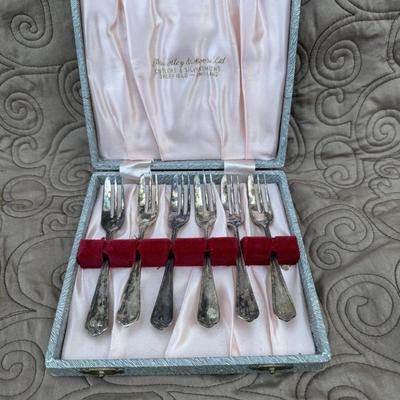 Priestly & Moore Ltd. - Sheffield England 6 Pc. Pastry Fork Setting