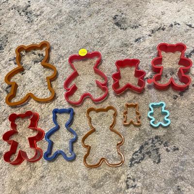 Plastic cookie cutters-bears