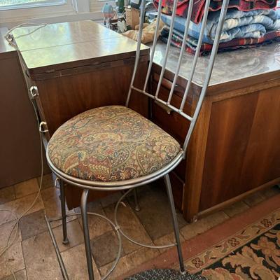 Bar stool