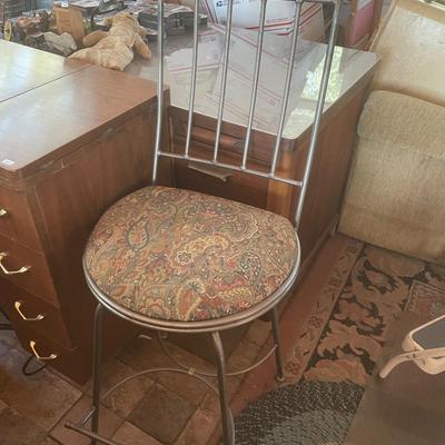 Bar stool