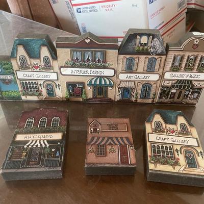 Shelf sitter/resin plaque-antiques
