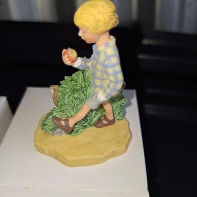 Christopher Robin w/ Apple & Pooh Hugging Honey Pot Thimble