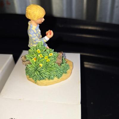 Christopher Robin w/ Apple & Pooh Hugging Honey Pot Thimble