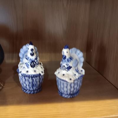 CERAMIC HEN ON NEST, SALT/PEPPER SHAKERS AND A ROOSTER CREAMER