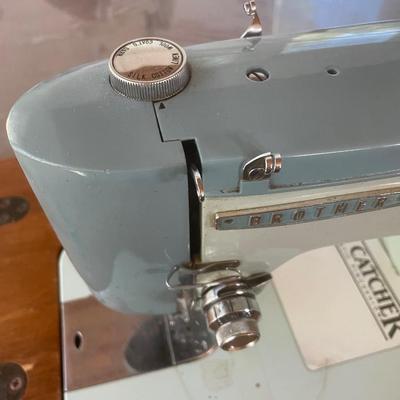 Brother sewing machine & cabinet
