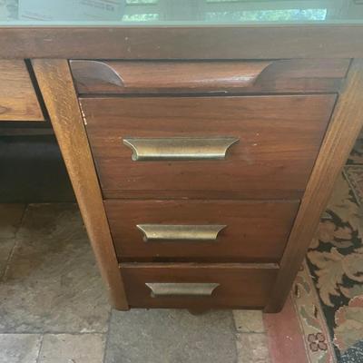 Nice sturdy desk