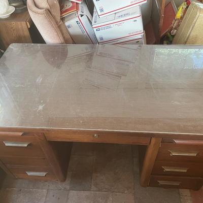 Nice sturdy desk