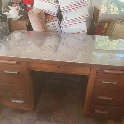 Nice sturdy desk
